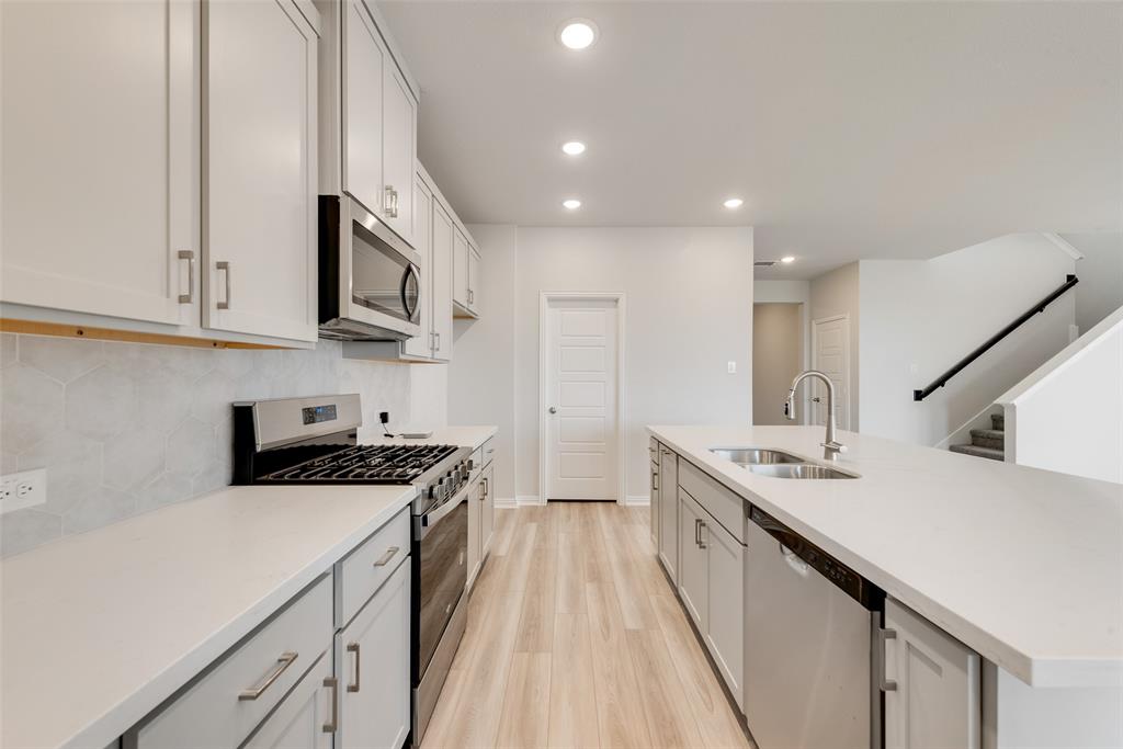 1411 Lowe Pond Street Forney, TX 75126 - Photo 9 of 33