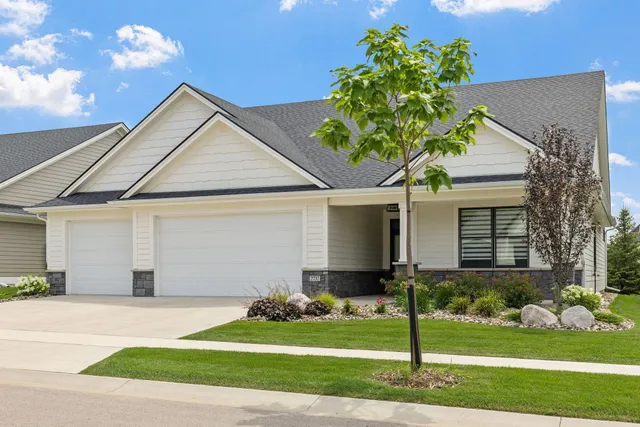 $825,000 | 2732 Bentley Drive Southwest, Rochester, MN 55902