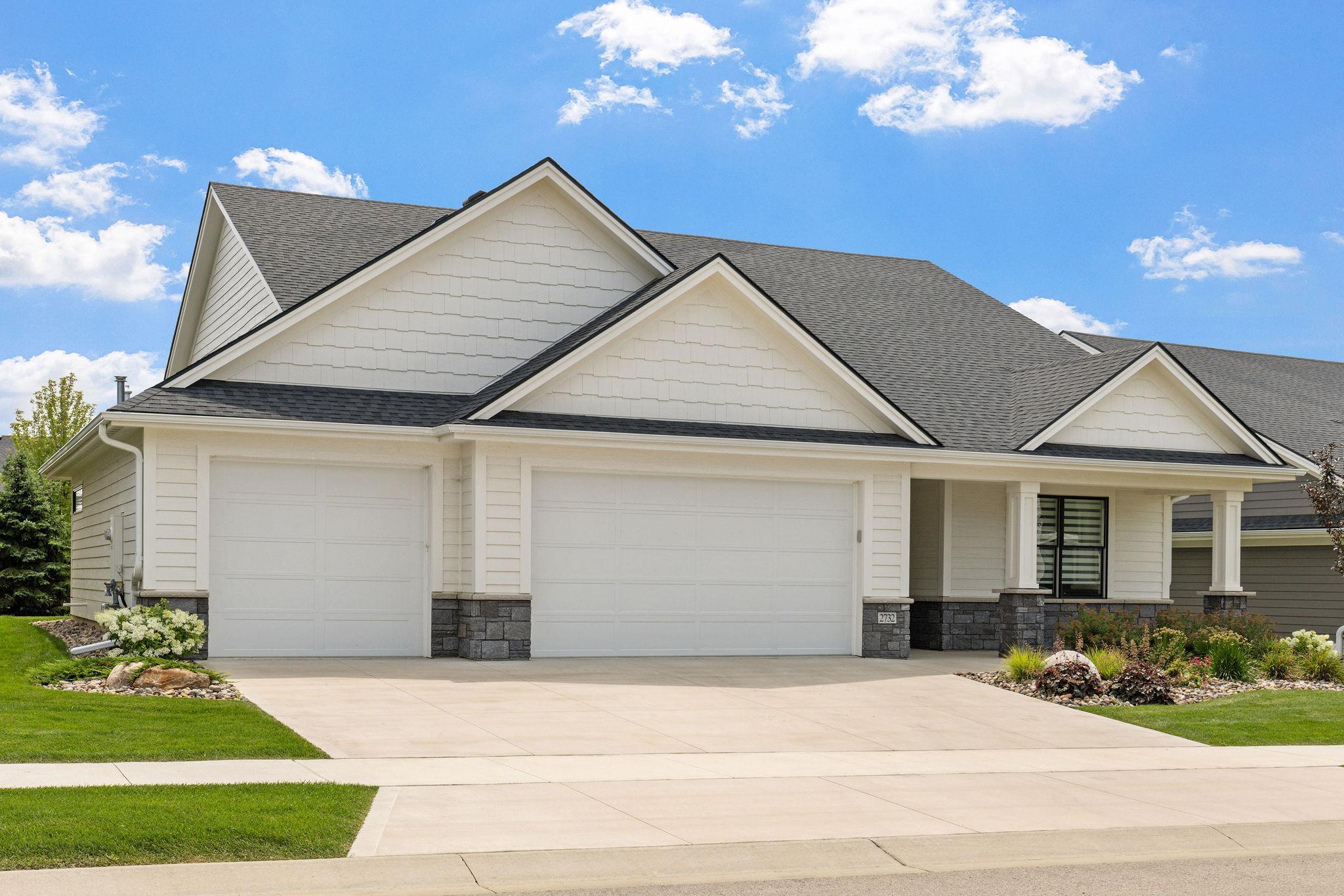 2732 Bentley Drive Southwest Rochester, MN 55902 - Photo 3 of 32