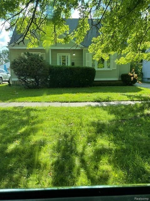 25256 Hayes Road Roseville, MI 48066 - Photo 3 of 18