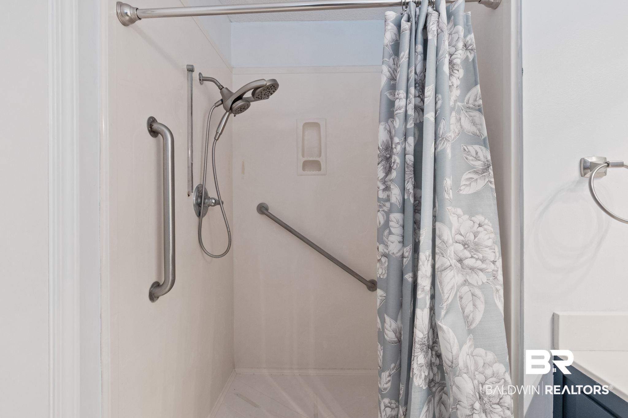3864 Leroy Stevens Road Mobile, AL 36619 - Photo 19 of 33 Bathroom with a shower stall