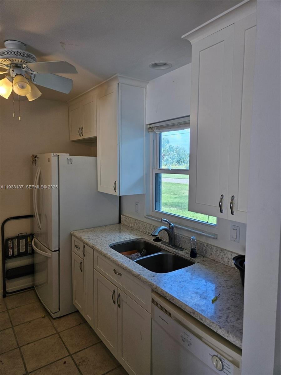 126 Citrus Road Northeast Lake Placid, FL 33852 - Photo 13 of 25 a kitchen with stainless steel appliances granite countertop a sink stove and refrigerator