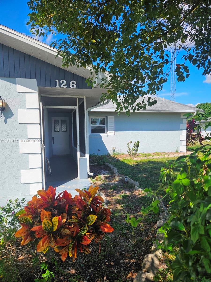 126 Citrus Road Northeast Lake Placid, FL 33852 - Photo 16 of 25 a view of a house with a flower garden