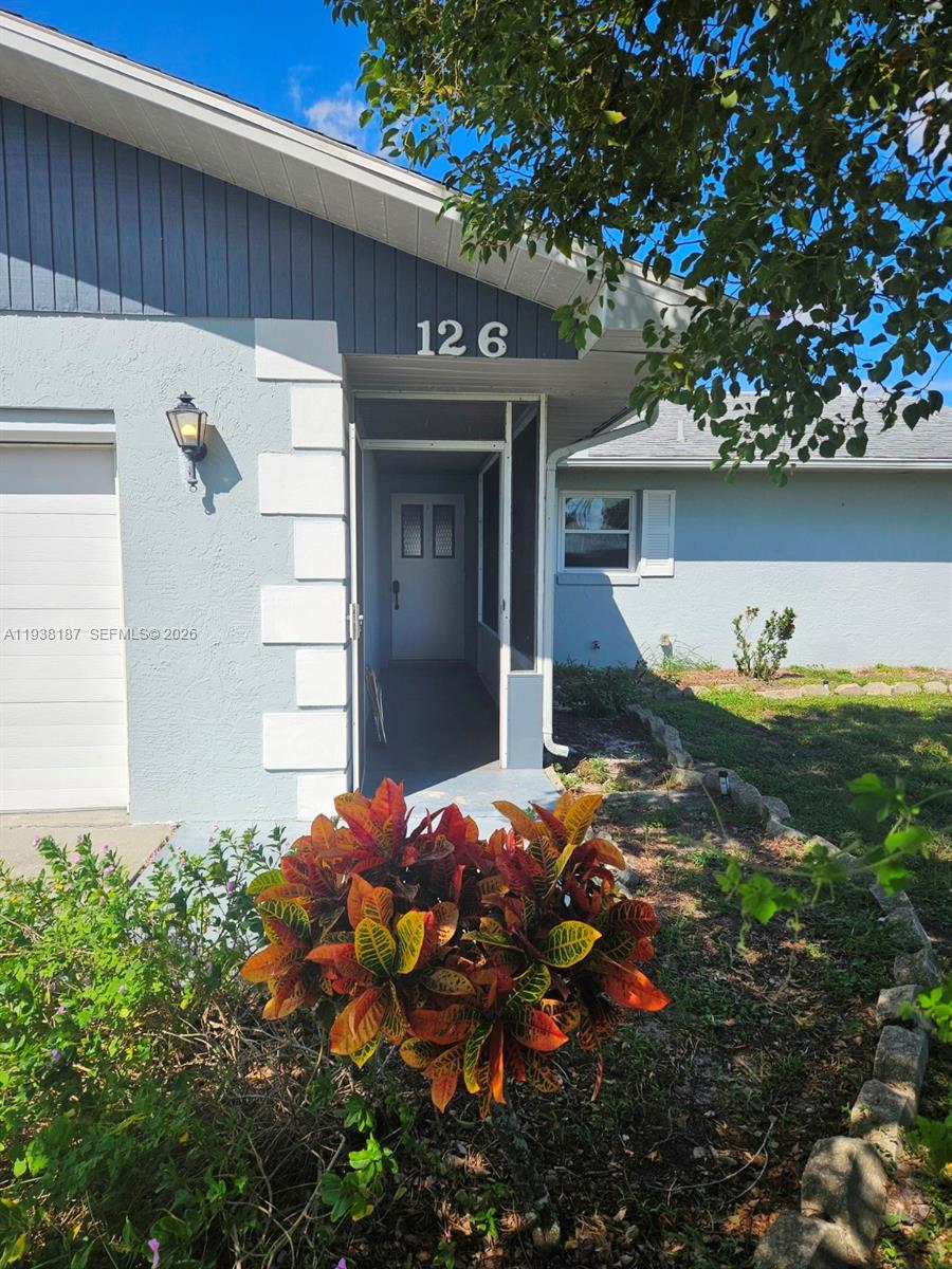 126 Citrus Road Northeast Lake Placid, FL 33852 - Photo 17 of 25 a front view of a house with yard