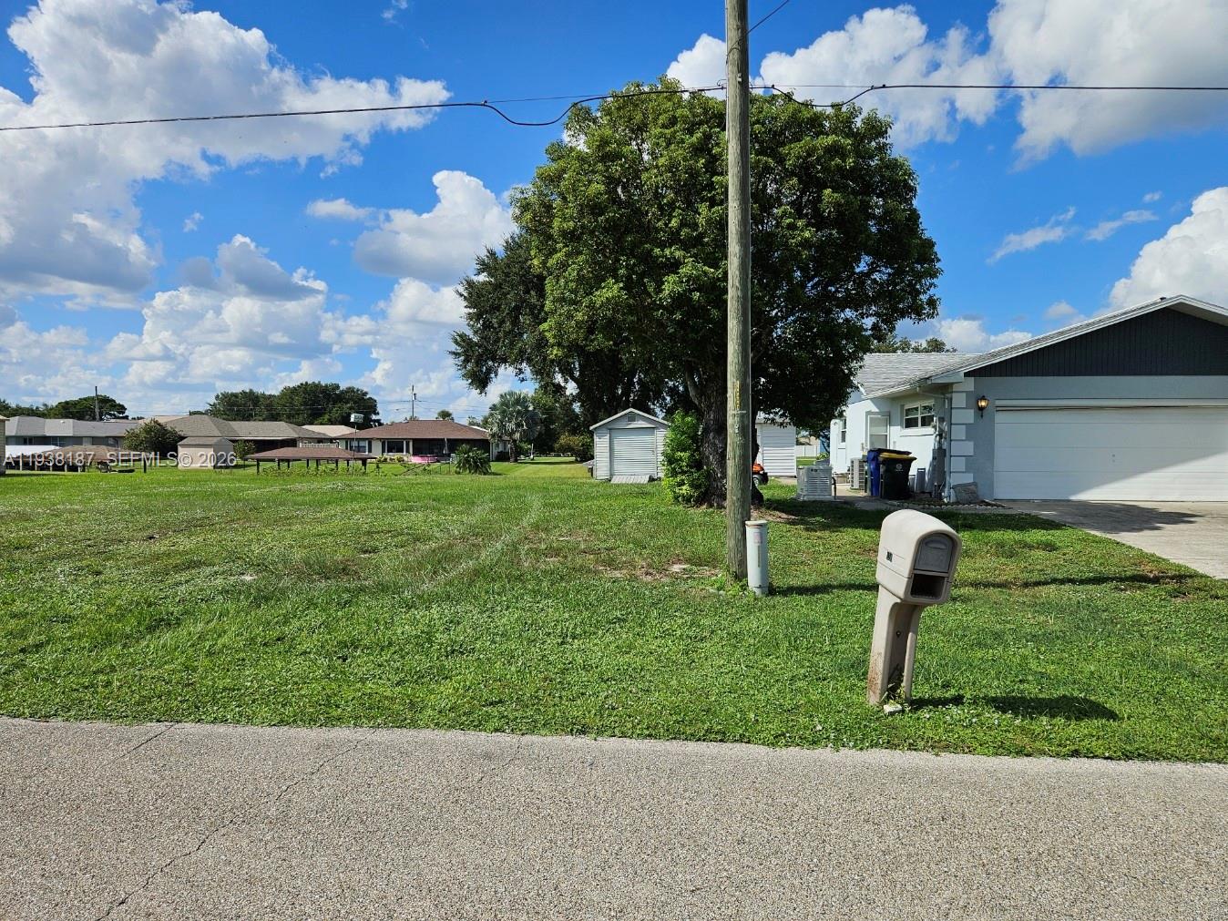 126 Citrus Road Northeast Lake Placid, FL 33852 - Photo 10 of 25 a garden view