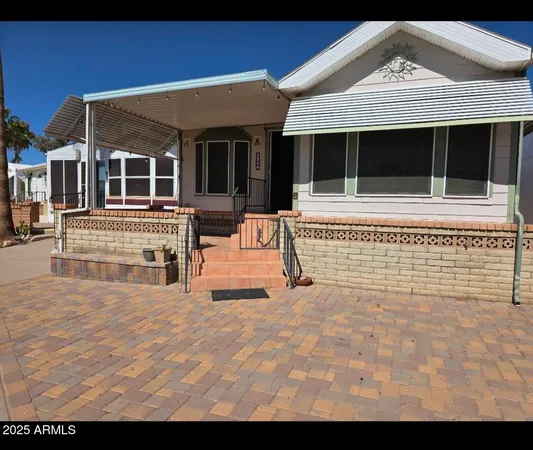 a view of entryway front of house