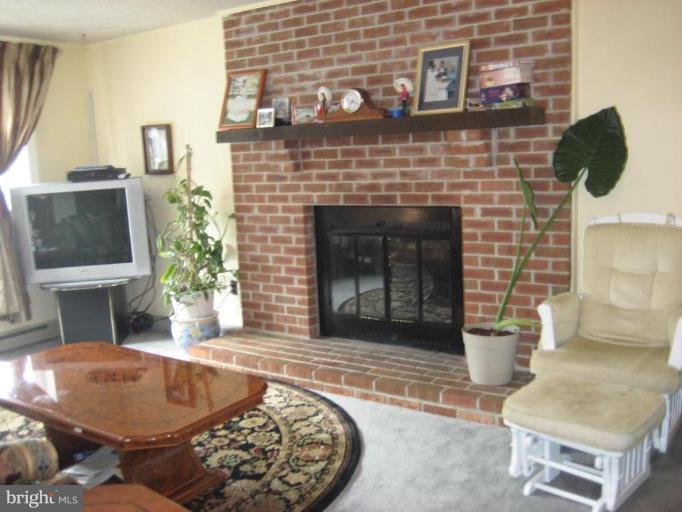 1313 Beech Road Sterling, VA 20164 - Photo 15 of 21 Family Room