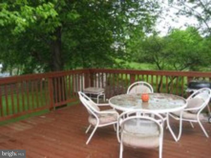 1313 Beech Road Sterling, VA 20164 - Photo 17 of 21 Deck