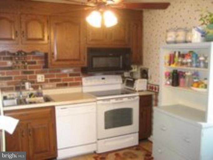 1313 Beech Road Sterling, VA 20164 - Photo 4 of 21 Kitchen