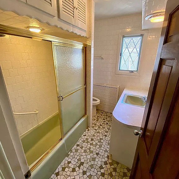 315 Aqueduct Road Cranston, RI 02910 - Photo 23 of 48
