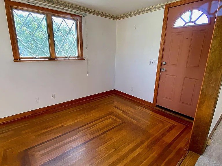 315 Aqueduct Road Cranston, RI 02910 - Photo 8 of 48