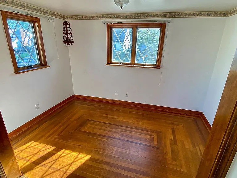 315 Aqueduct Road Cranston, RI 02910 - Photo 10 of 48