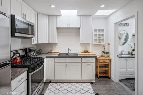 $1,990,000 | 2317 Walgrove Avenue, Los Angeles, CA 90066