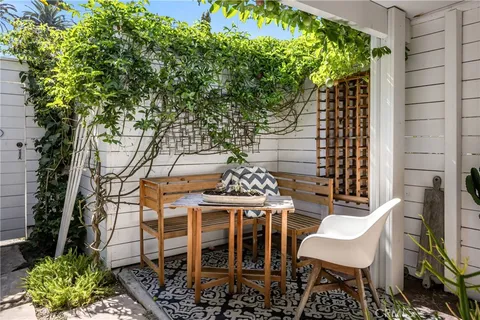 $1,990,000 | 2317 Walgrove Avenue, Los Angeles, CA 90066