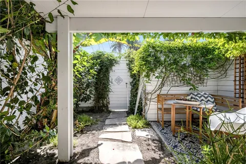 $1,990,000 | 2317 Walgrove Avenue, Los Angeles, CA 90066