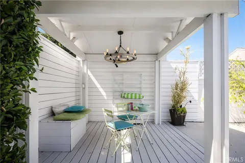 $1,990,000 | 2317 Walgrove Avenue, Los Angeles, CA 90066