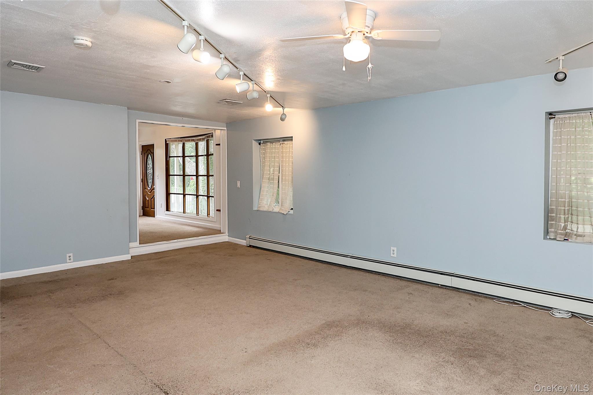 49 Red Ground Road Roslyn Heights, NY 11577 - Photo 17 of 36