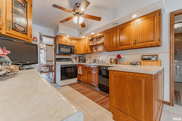 $269,000 | 26 Illini Drive, Lincoln, IL 62656