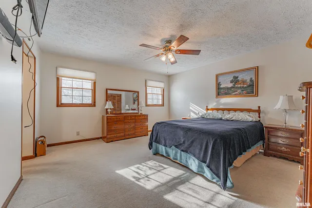 $269,000 | 26 Illini Drive, Lincoln, IL 62656