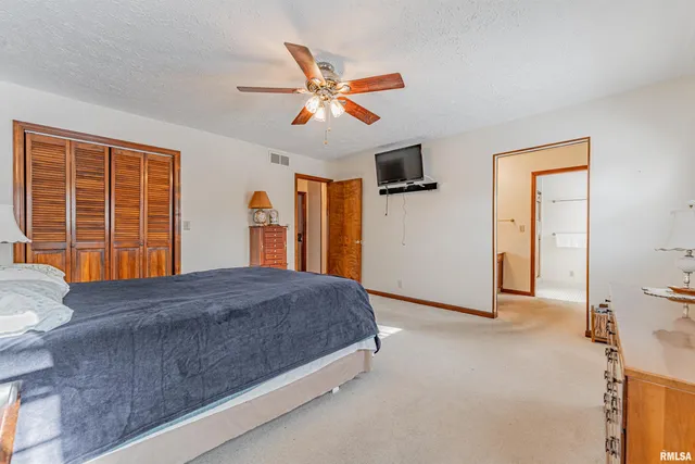 $269,000 | 26 Illini Drive, Lincoln, IL 62656