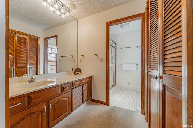 $269,000 | 26 Illini Drive, Lincoln, IL 62656