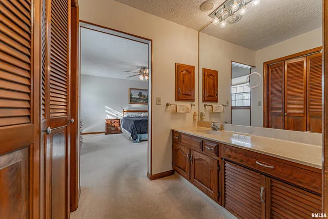 $269,000 | 26 Illini Drive, Lincoln, IL 62656