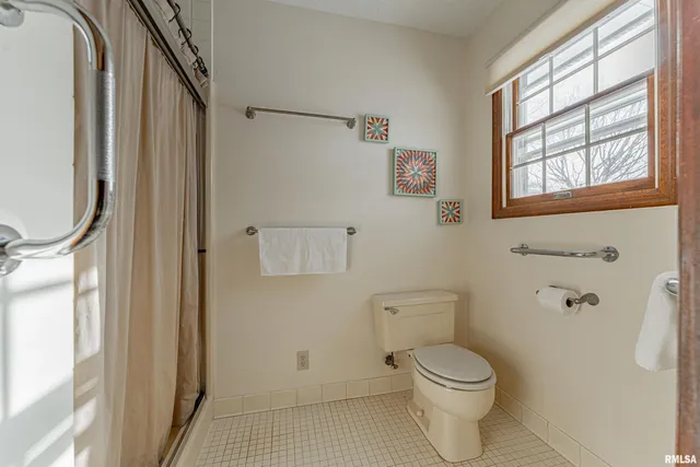 $269,000 | 26 Illini Drive, Lincoln, IL 62656