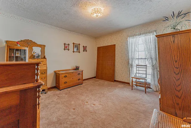 $269,000 | 26 Illini Drive, Lincoln, IL 62656