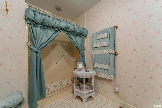 $269,000 | 26 Illini Drive, Lincoln, IL 62656