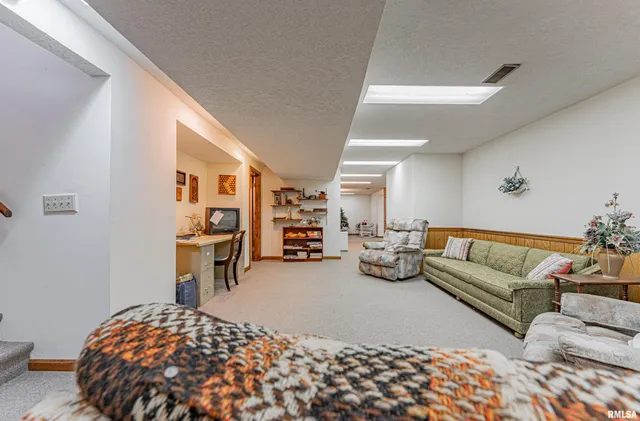 $269,000 | 26 Illini Drive, Lincoln, IL 62656