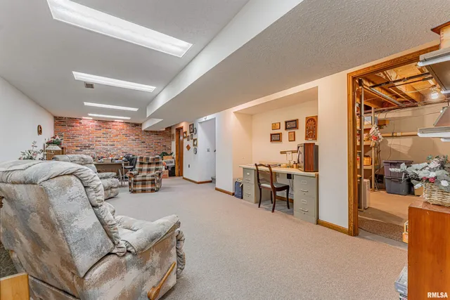 $269,000 | 26 Illini Drive, Lincoln, IL 62656