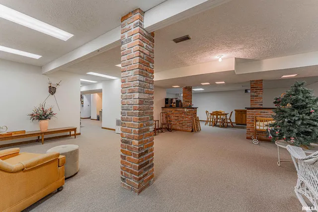 $269,000 | 26 Illini Drive, Lincoln, IL 62656