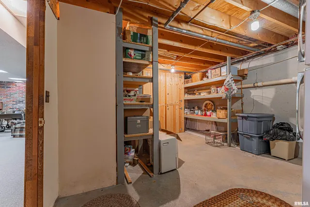 $269,000 | 26 Illini Drive, Lincoln, IL 62656