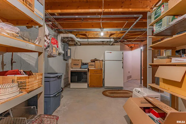 $269,000 | 26 Illini Drive, Lincoln, IL 62656