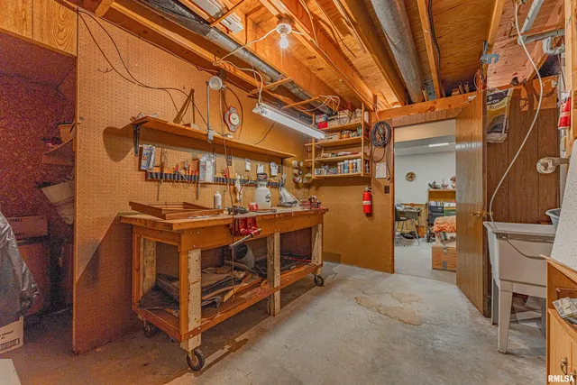 $269,000 | 26 Illini Drive, Lincoln, IL 62656