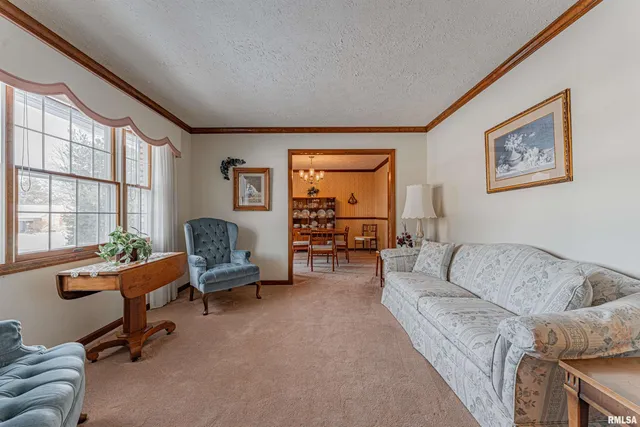 $269,000 | 26 Illini Drive, Lincoln, IL 62656