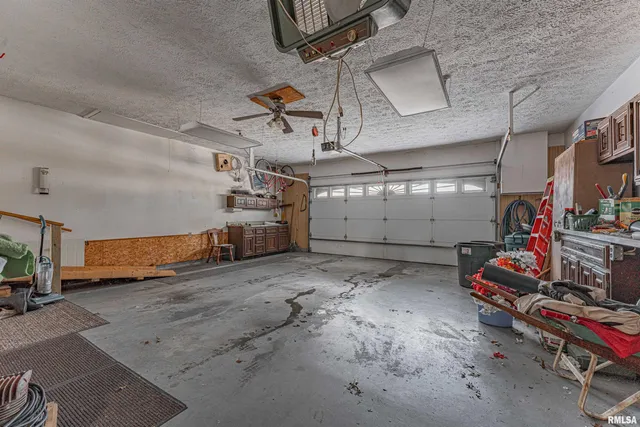 $269,000 | 26 Illini Drive, Lincoln, IL 62656