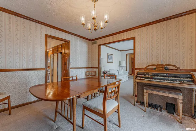 $269,000 | 26 Illini Drive, Lincoln, IL 62656