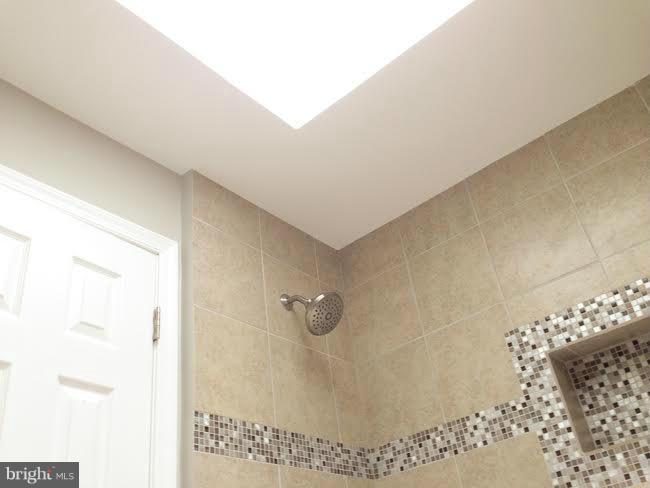 111 Upmanor Road Baltimore, MD 21229 - Photo 12 of 26 Bath