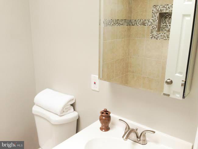 111 Upmanor Road Baltimore, MD 21229 - Photo 15 of 26 Bath