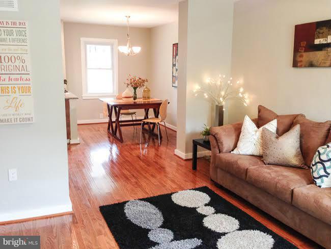 111 Upmanor Road Baltimore, MD 21229 - Photo 9 of 26 Living Room