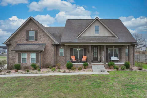 $575,000 | 727 North Russell Street, Portland, TN 37148