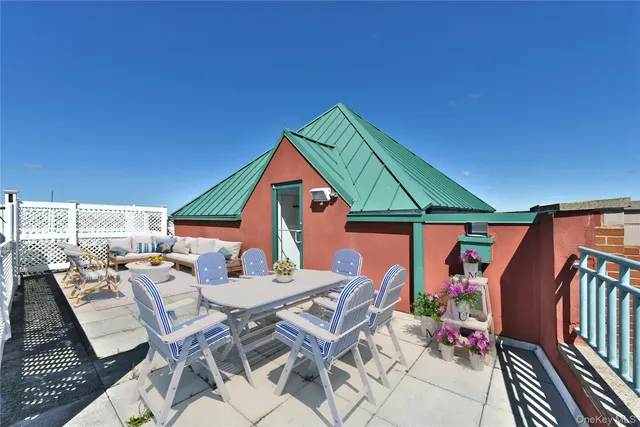 $499,999 | 70 South Main Street, Unit 307PH, Freeport, NY 11520