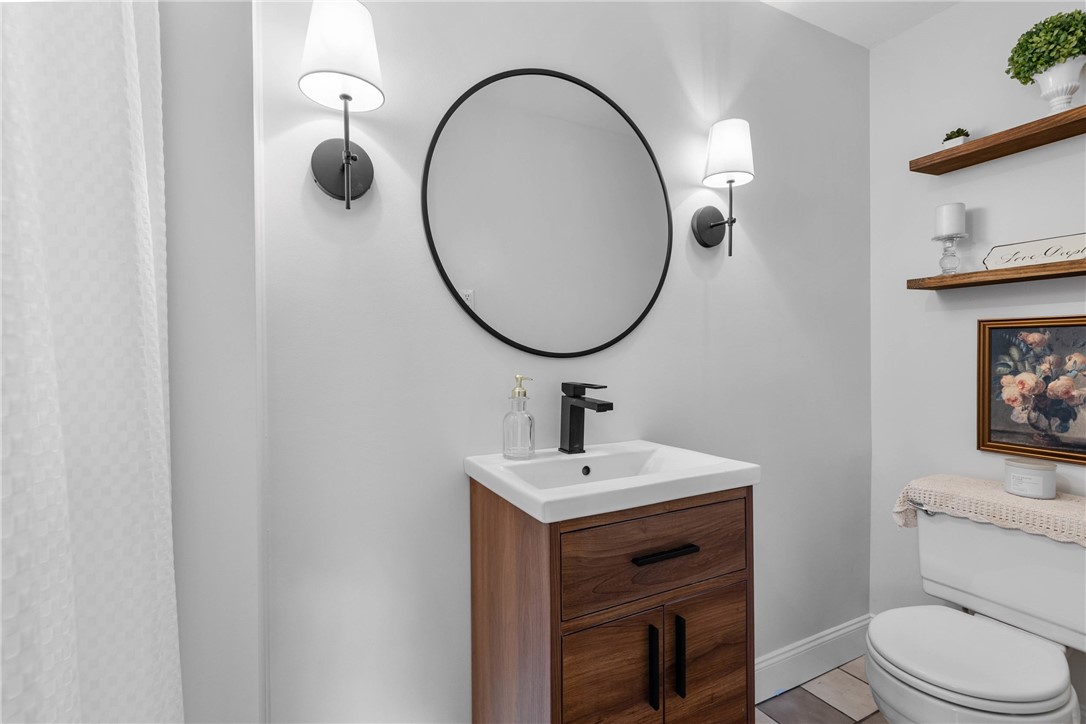 385 Basket Road Webster, NY 14580 - Photo 18 of 37 Primary Full Bathroom