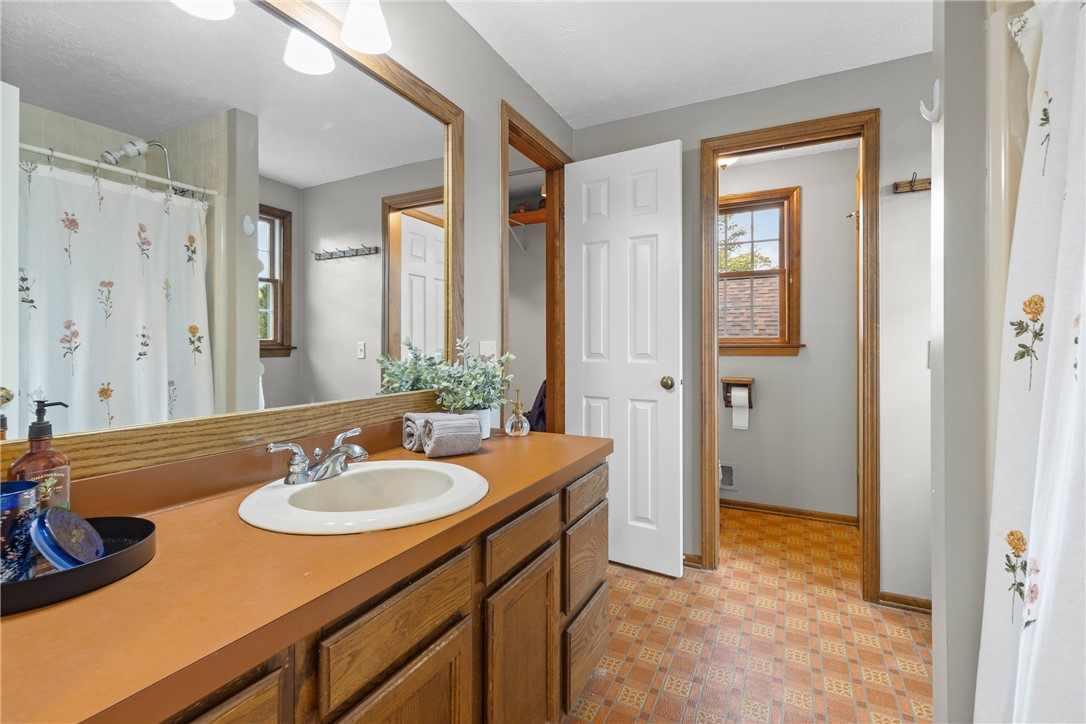 385 Basket Road Webster, NY 14580 - Photo 25 of 37 2nd Floor Full Bathroom