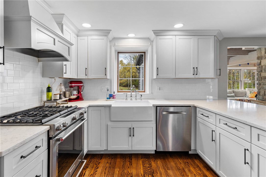 385 Basket Road Webster, NY 14580 - Photo 4 of 37