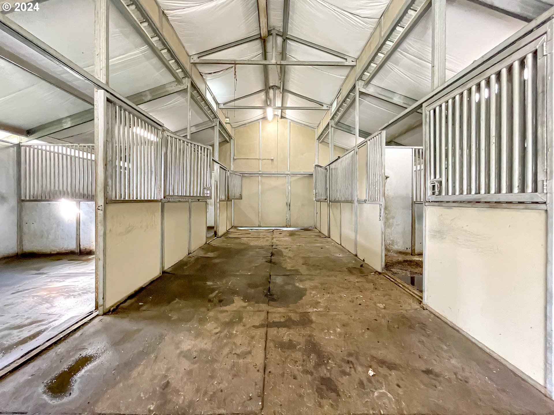 17676 Gardner Ridge Road Brookings, OR 97415 - Photo 29 of 42 a view of a garage