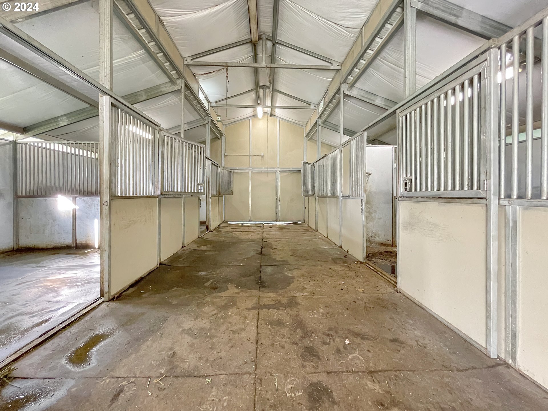 17676 Gardner Ridge Road Brookings, OR 97415 - Photo 30 of 42 a view of a garage