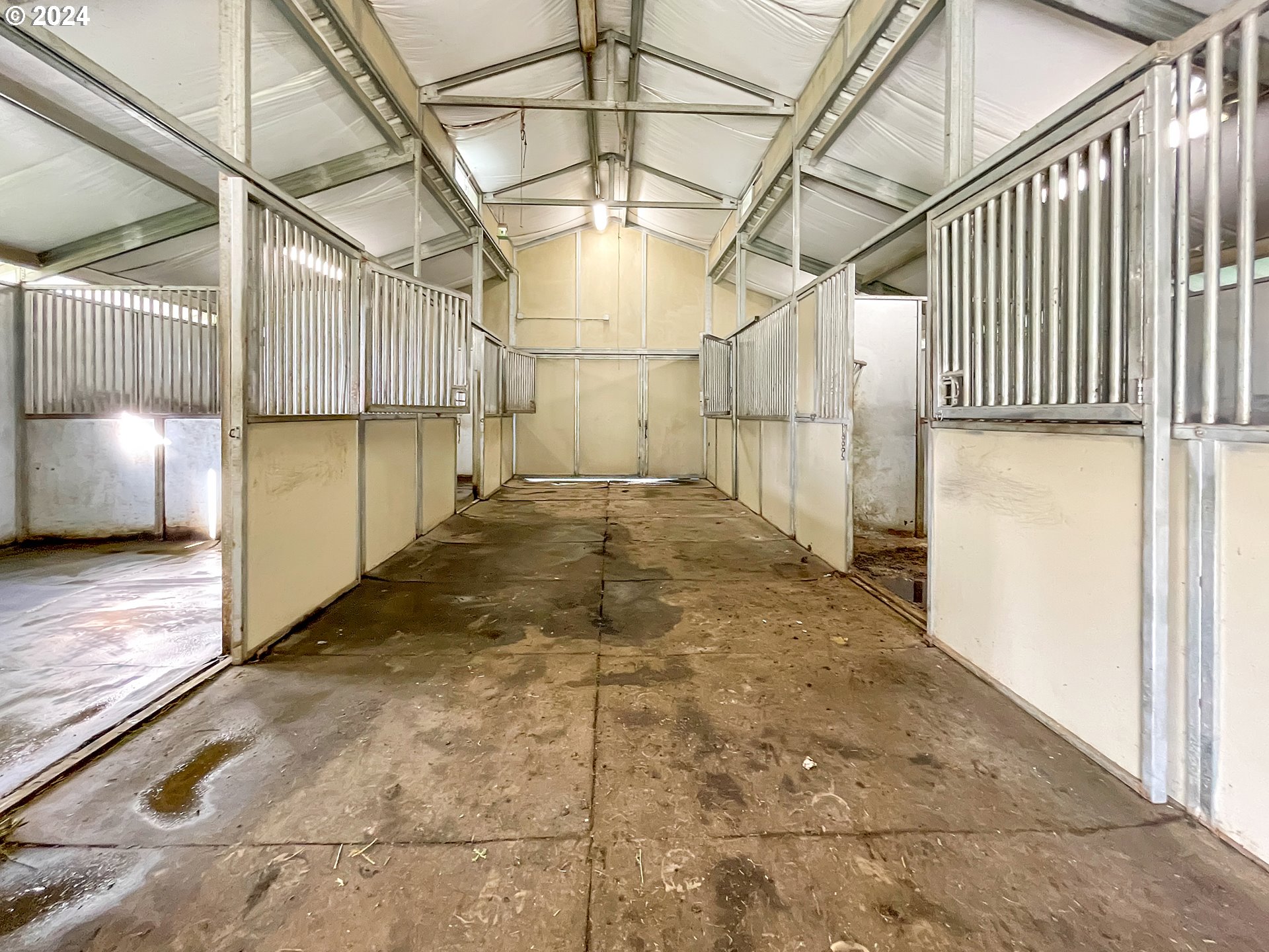 17676 Gardner Ridge Road Brookings, OR 97415 - Photo 4 of 42 a view of a garage