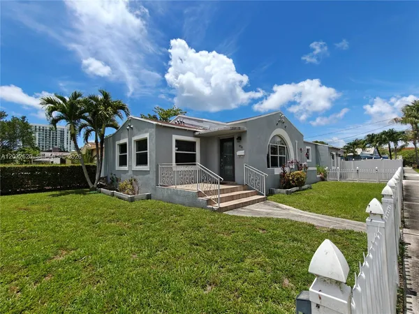$6,800 | 470 Southwest 25th Road, Miami, FL 33129